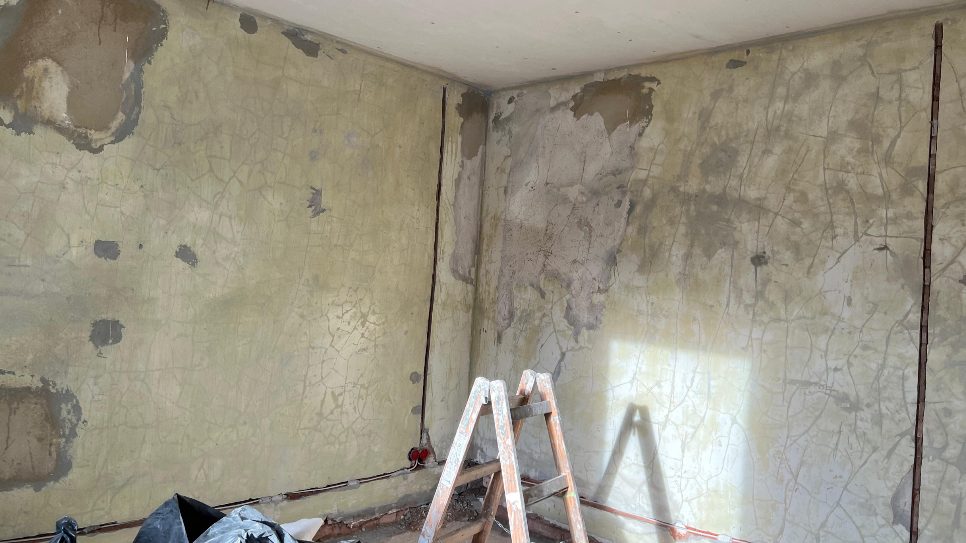 Wohnungssanierung im Innenbereich von Decken Wände und vom Bodenaufbau. - Projekt 5